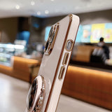 Electroplating Astronaut Holder Phone Case, For iPhone 16, For iPhone 15 Pro Max, For iPhone 15 Pro, For iPhone 15 Plus, For iPhone 15